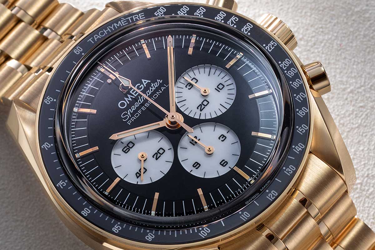 Omega Speedmaster Moonwatch “Reverse Panda” (©Revolution)