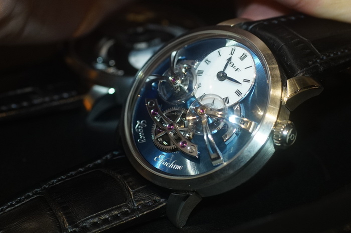 The Dual Balance Wheel System of the MB&F Legacy Machine No.2 Explained. (Video)